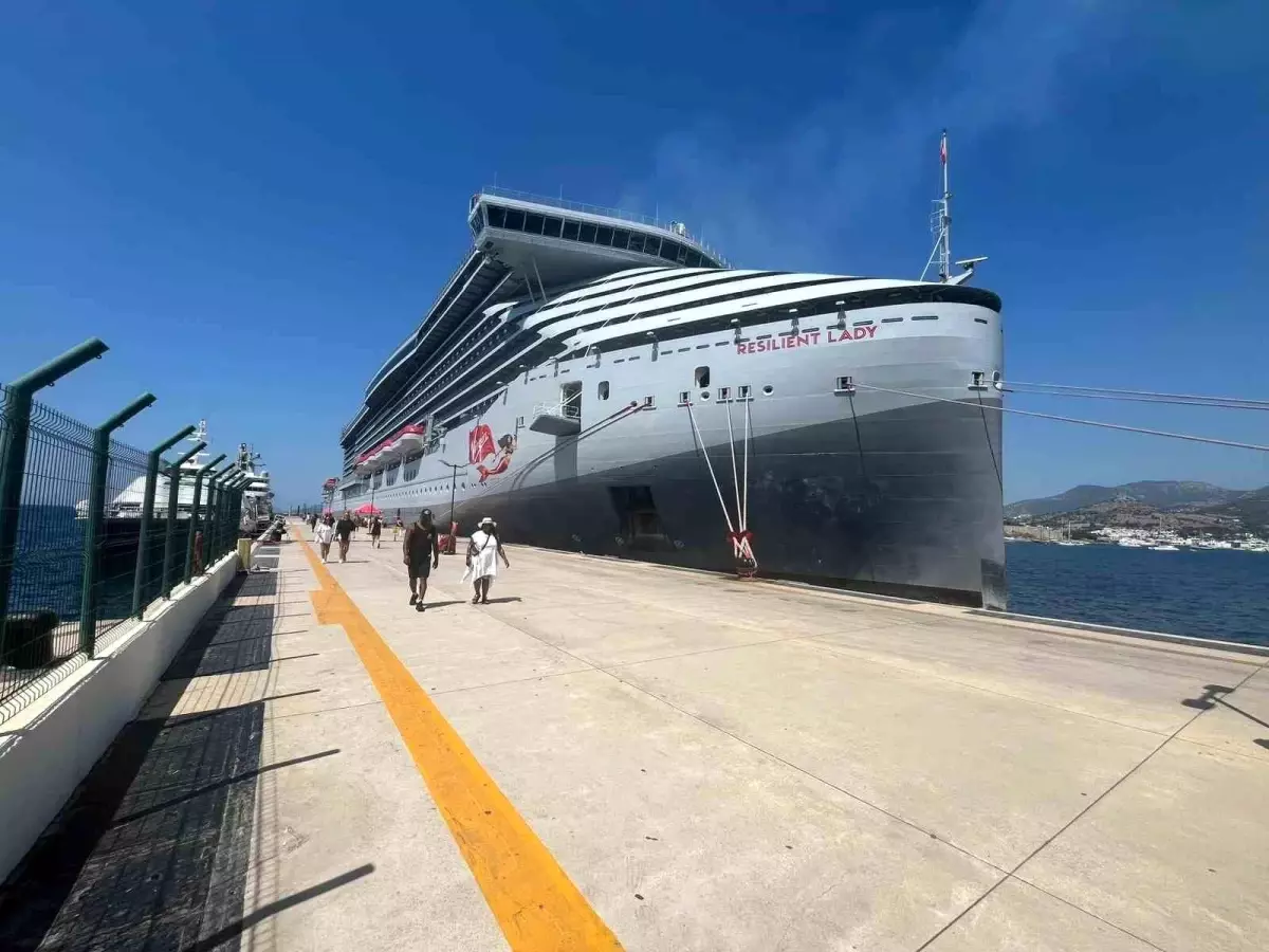 Resilient Lady Kruvaziyeri Bodrum'a İndi