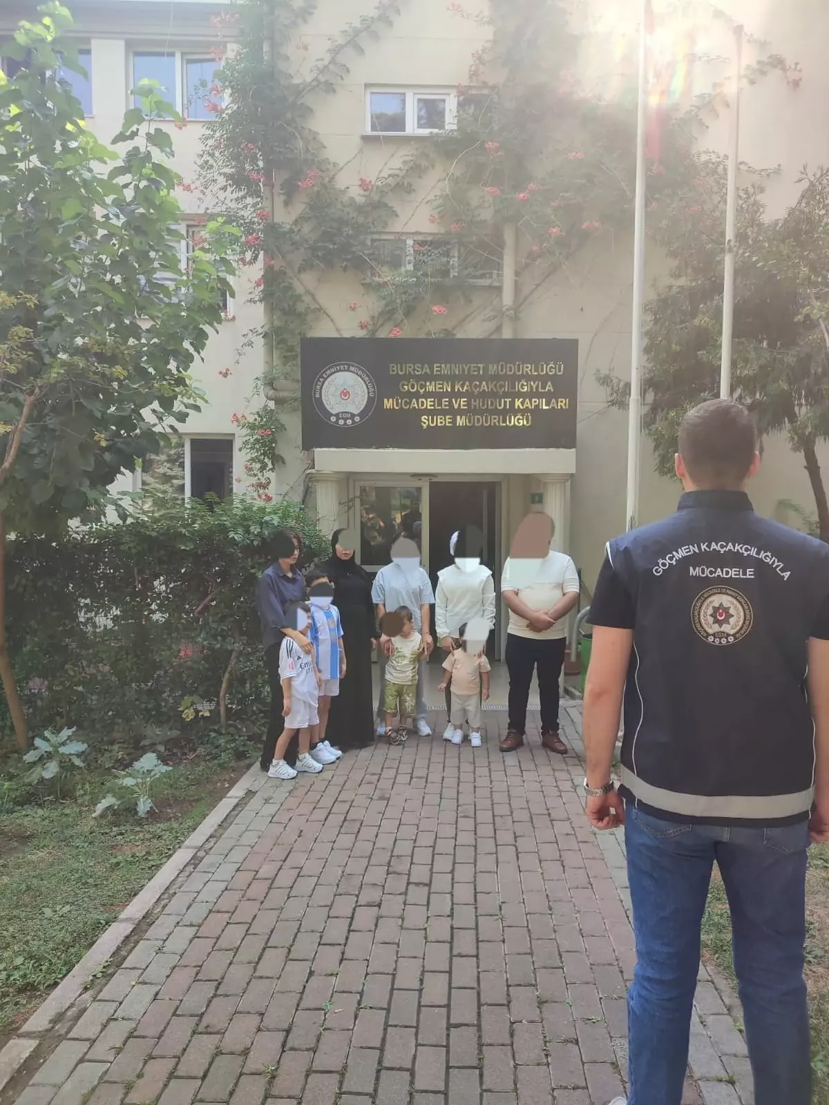 Bursa'da Göçmen Kaçakçılığı Operasyonu: 8 Kişi Yakalandı