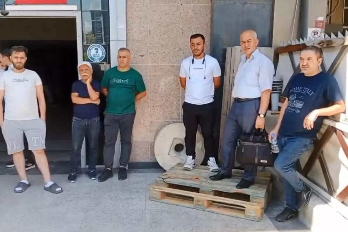 Çalışanları izne çıkaran patron kardeşler fabrikayı boşaltıp ortadan kayboldu