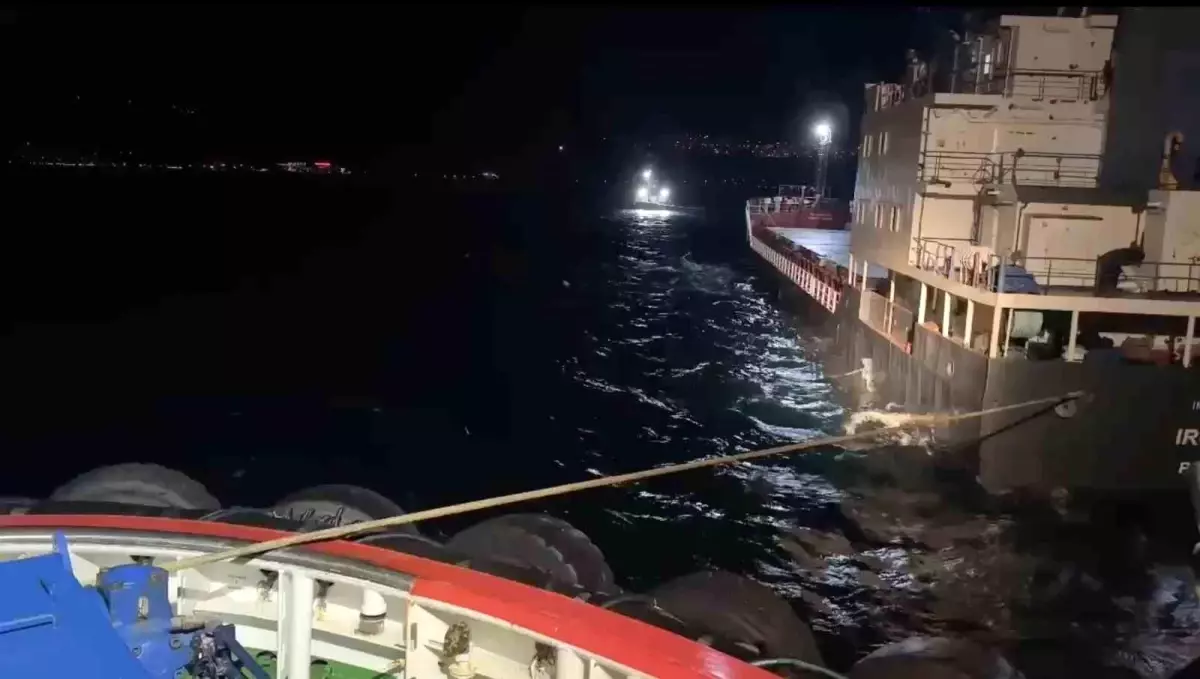 Çanakkale Boğazı'nda 'IRONHIDE' Gemisi Makine Arızası Yüzünden Demirledi