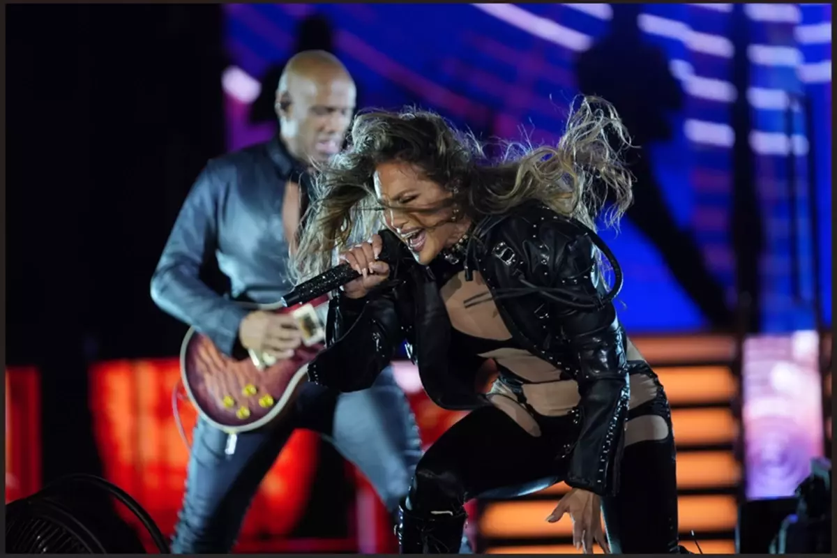 Jennifer Lopez İstanbul'u salladı ama yaşananlar etkinliğe gölge düşürdü