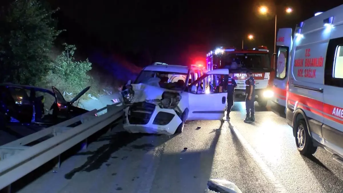 Eyüpsultan'da Trafik Kazası: 1'i Ağır 2 Yaralı