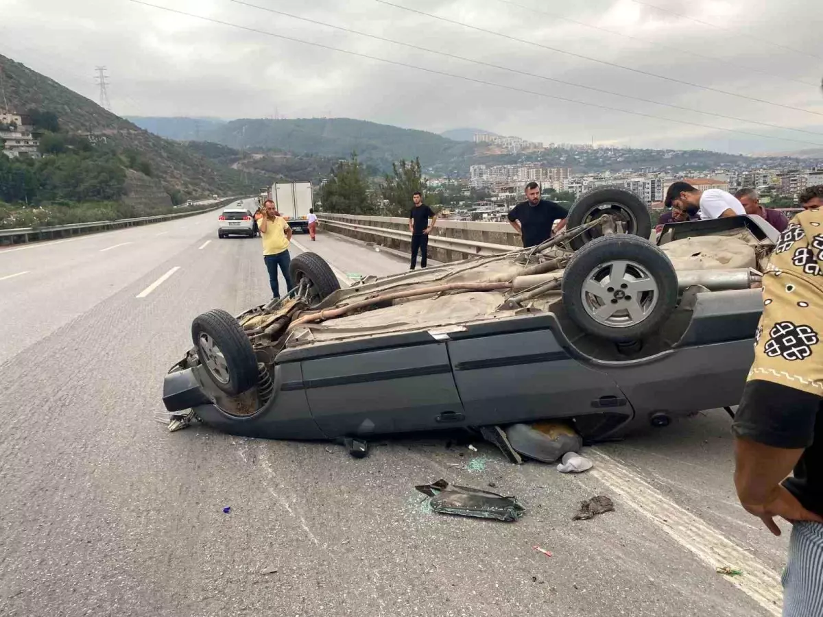 Hatay'da Takla Atan Otomobilde 4 Kişi Yaralandı
