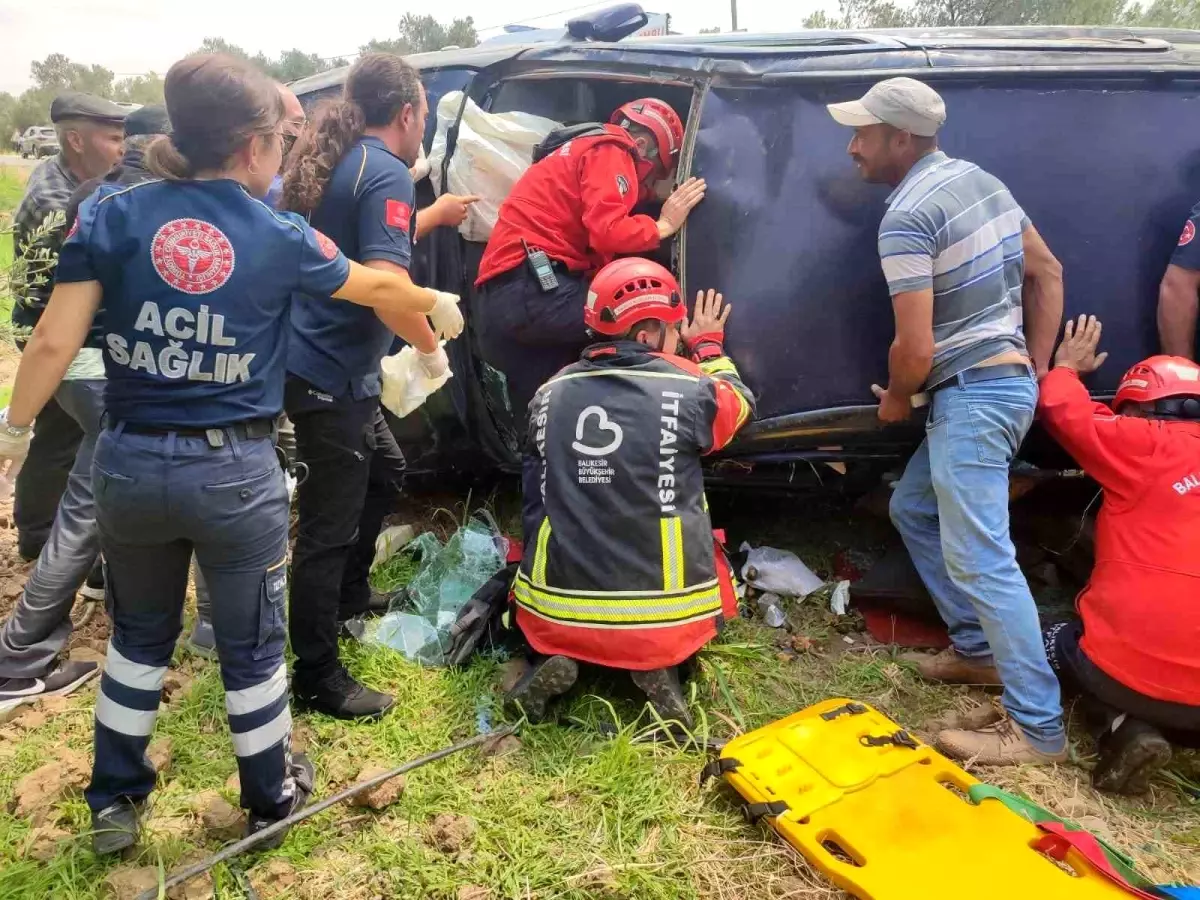 Balıkesir'de Trafik Kazası: Sürücü Yaralı Kurtarıldı
