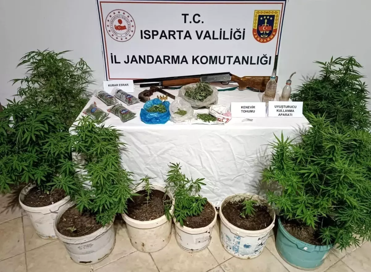 Isparta'da Uyuşturucu Operasyonu: 420 Gram Esrar ve Silah Ele Geçirildi