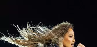 Jennifer Lopez Muhteşem Enerjisi ve Dans Şovlarıyla İstanbul'u Büyüledi