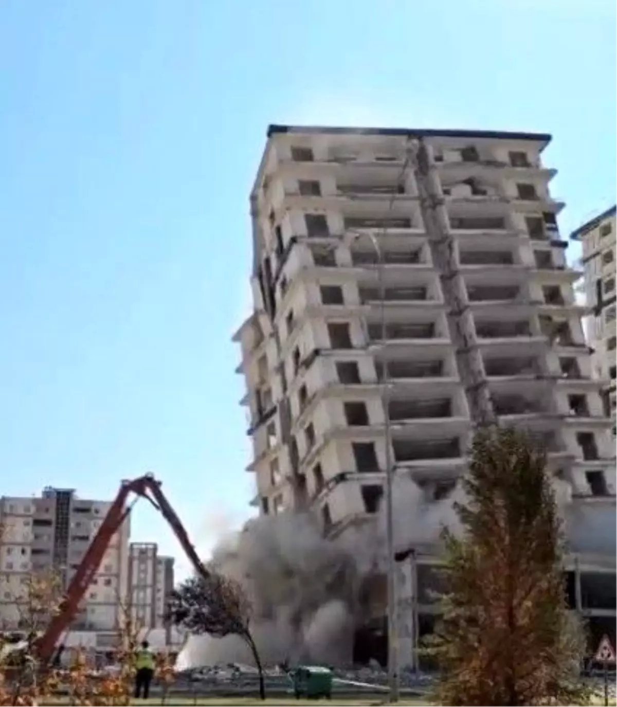 Kahramanmaraş’ta Depremler Sonrası Yıkım Çalışmaları Devam Ediyor