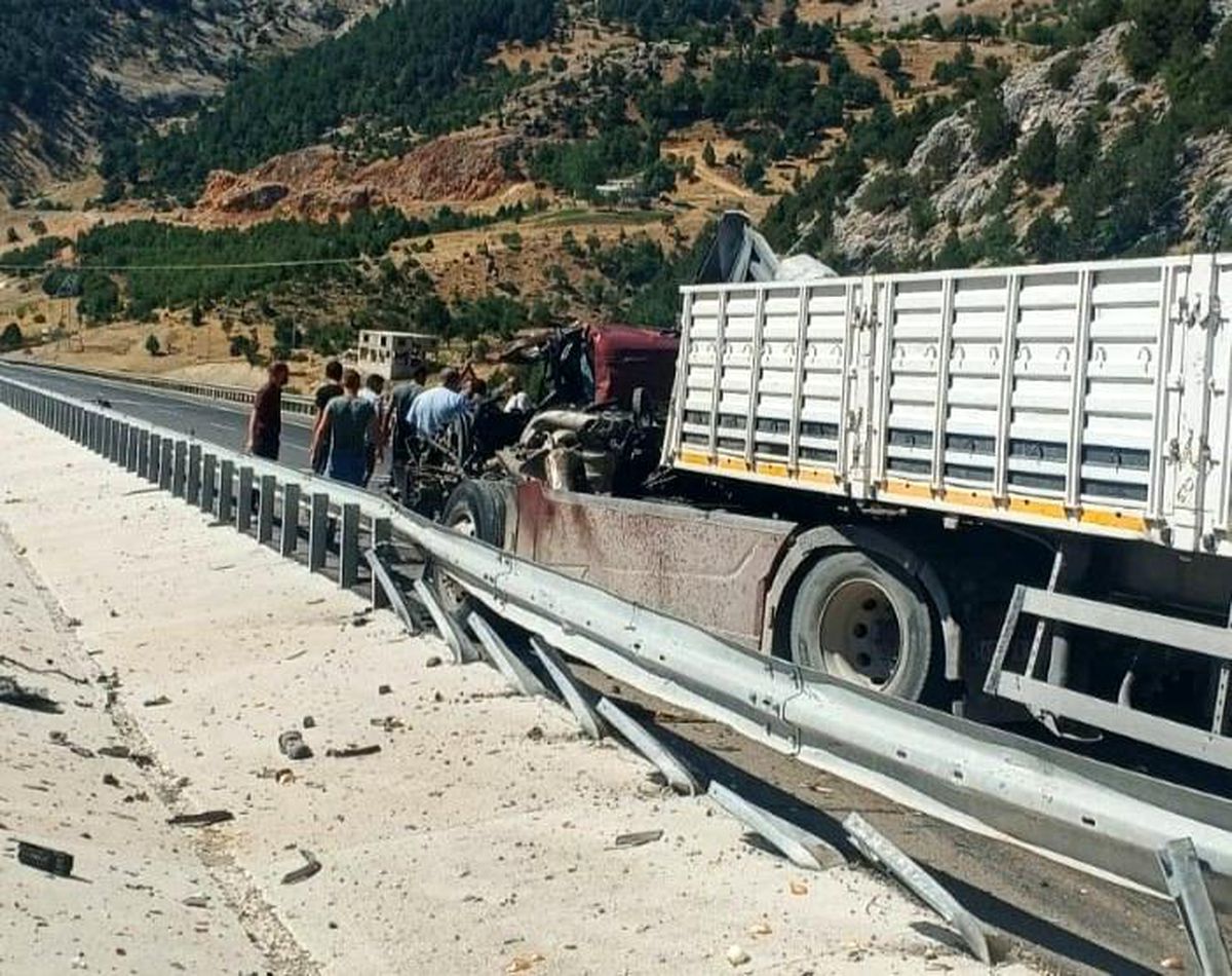 Kahramanmaraş'ta Tır Kazası: Sürücü Ağır Yaralı