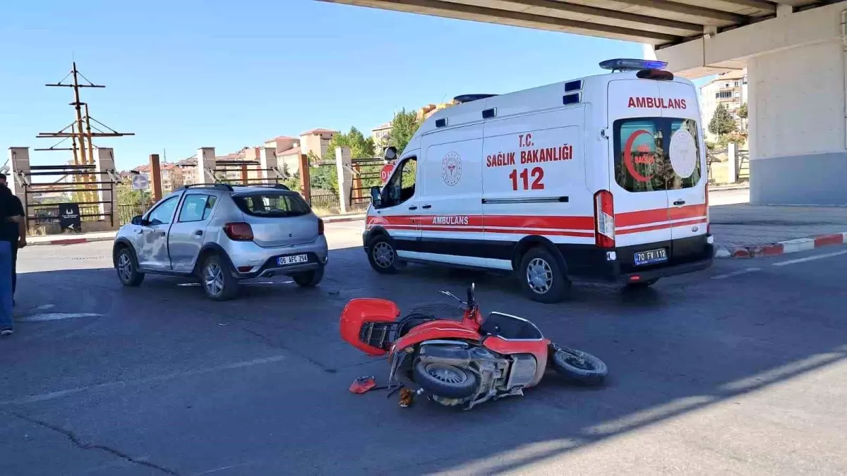 Karaman'da Otomobil ile Motosiklet Çarpıştı: Sürücü Yaralandı