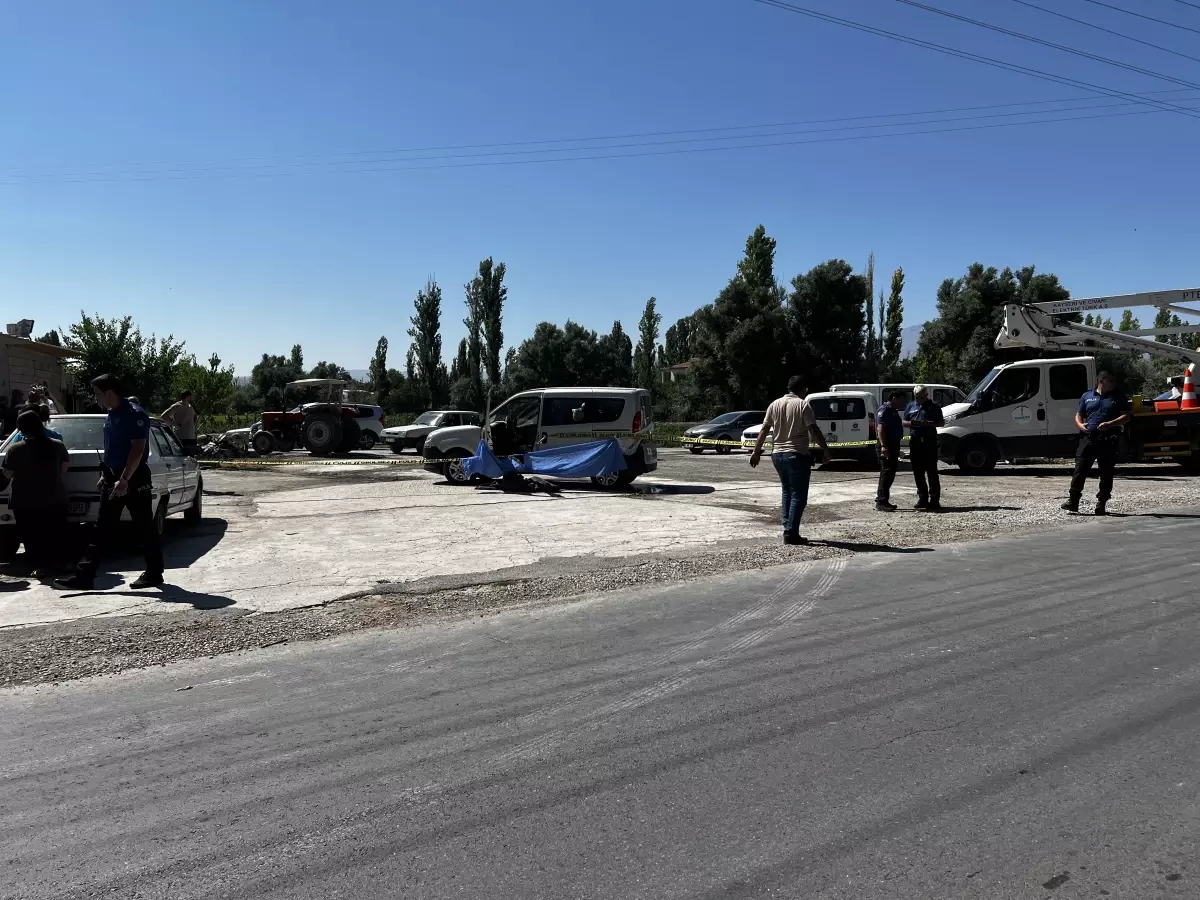 Kayseri'de Trafik Kazası: 1,5 Yaşındaki Umay Y. Hayatını Kaybetti
