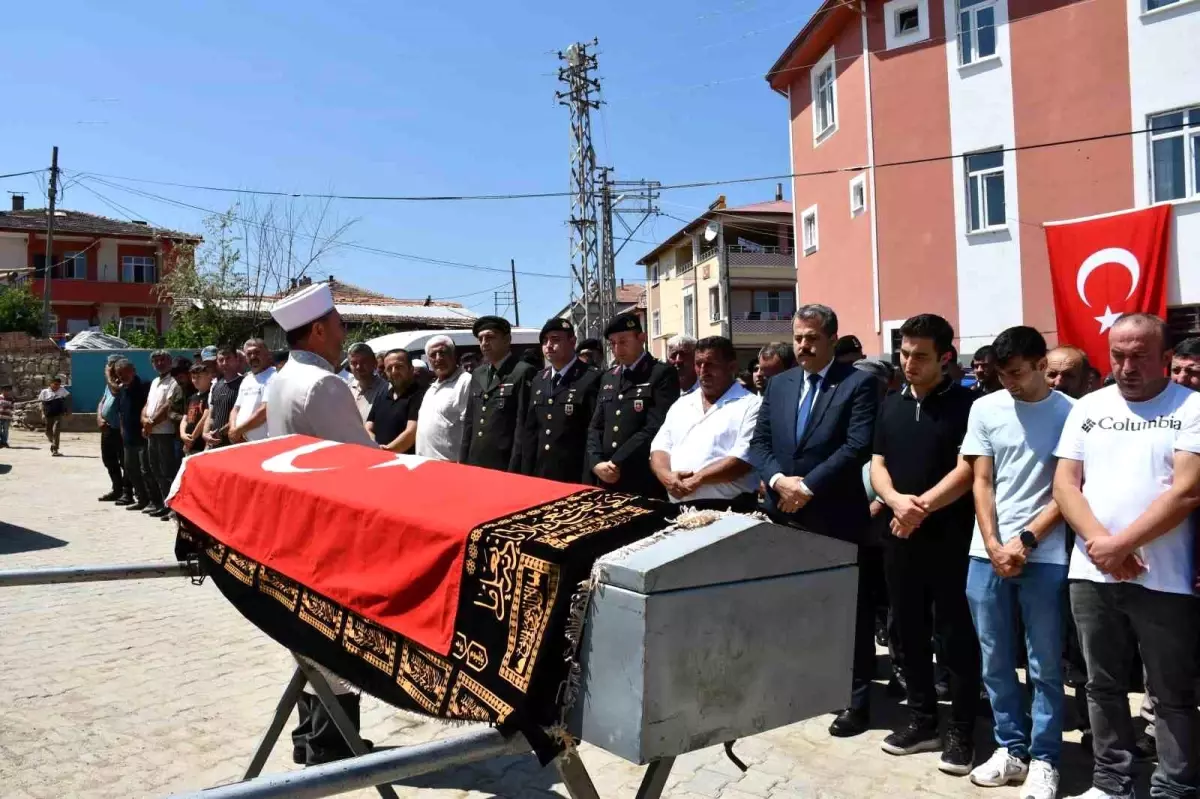 Kıbrıs Gazisi İbrahim Çakır, Vezirköprü'de Son Yolculuğuna Uğurlandı