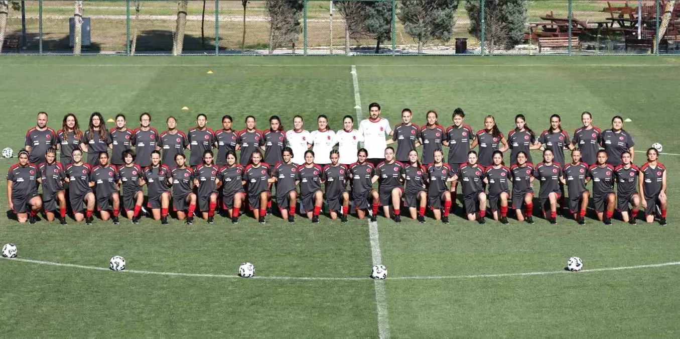 Medine Ravza Güleç, Galatasaray'a Transfer Olup U15 Kız Milli Takımı'na Davet Edildi
