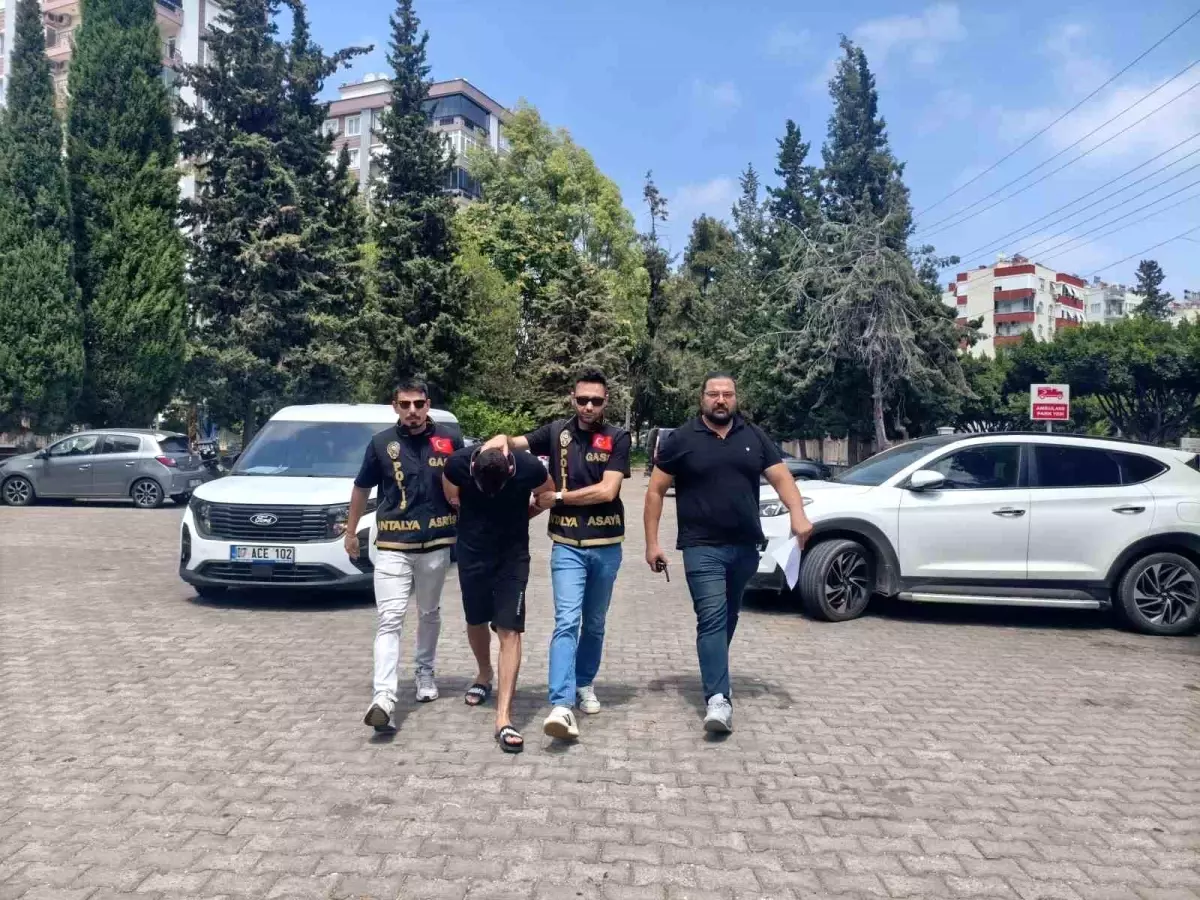 Antalya'da Kuyumcudan 18 Bilezik Gasbeden Şüpheli Yakalandı