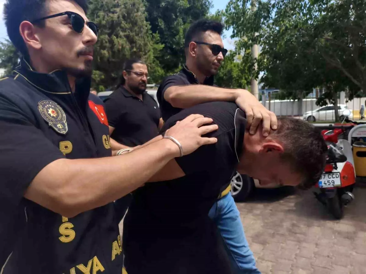 Antalya'da Kuyumcudan 18 Bilezik Gasbetti, Zanlı Yakalandı