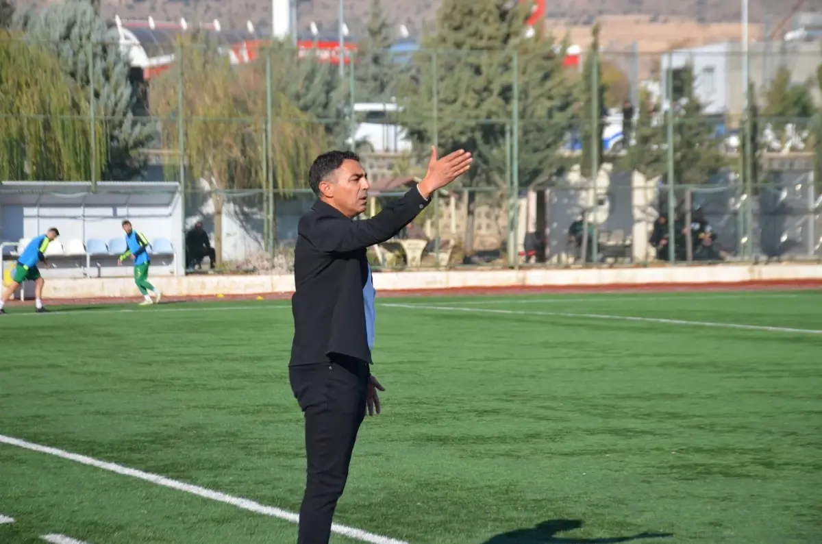 Kilis Belediyespor'da Teknik Direktör Mustafa Özer Görevinden Ayrıldı