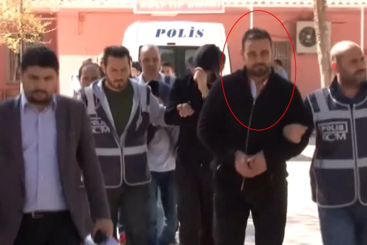 Sahte diplomacının kirli geçmişi! Polisler götürürken böyle seslenmiş