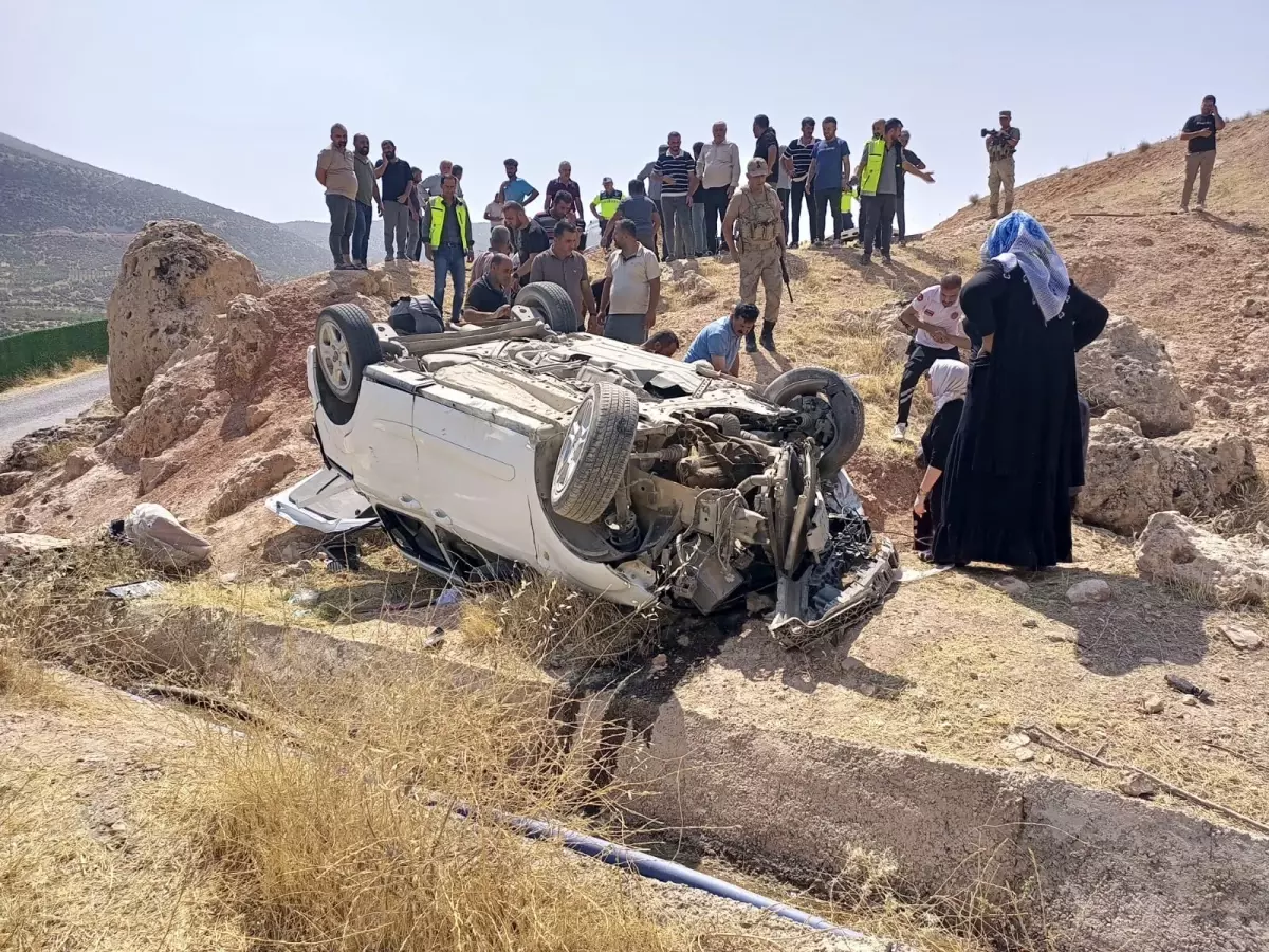 Siirt'te Ticari Araç Şarampole Devrildi: 7 Yaralı