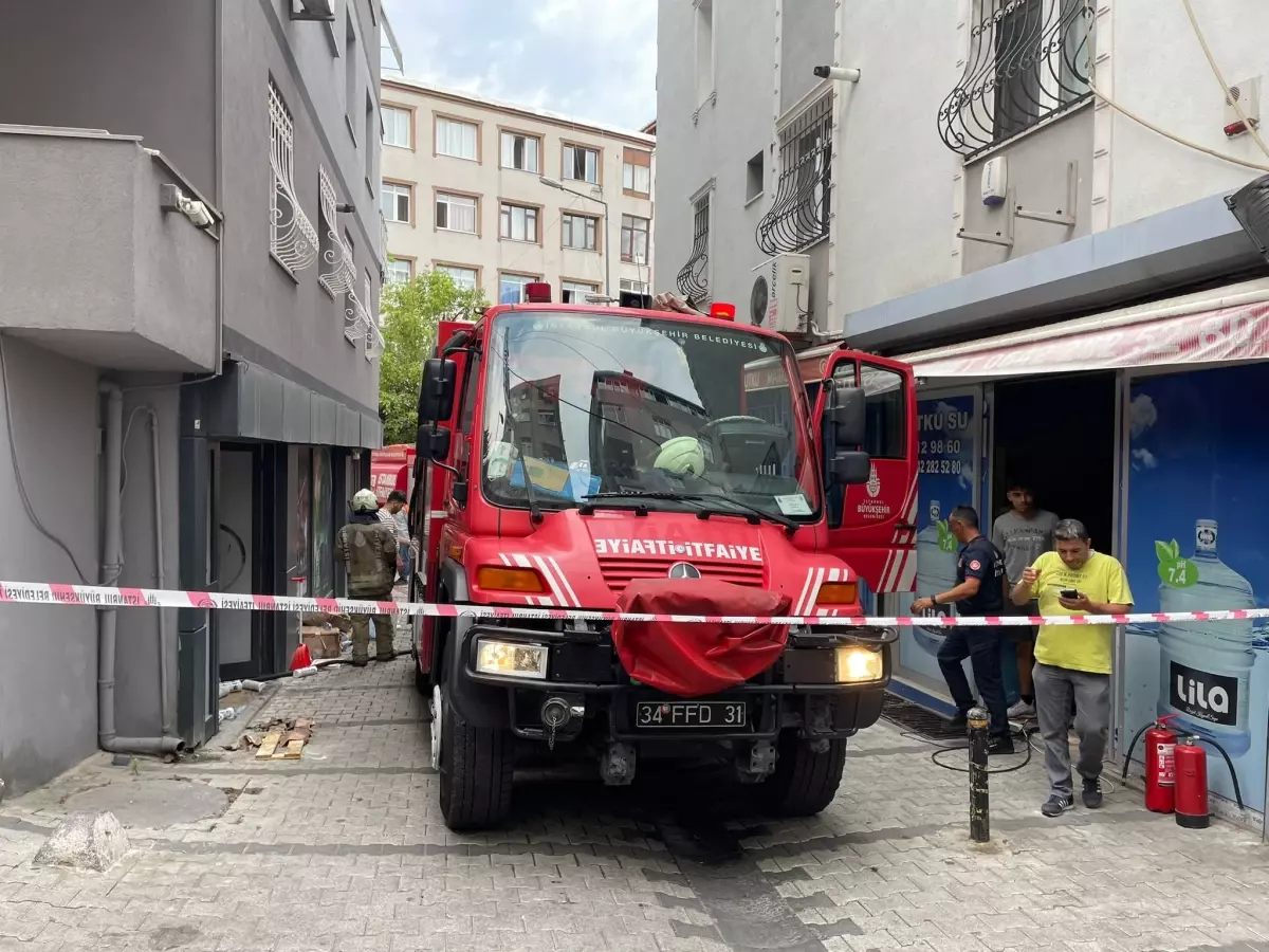 Şişli'de Kozmetik Dükkanında Yangın: 3 Kişi Dumandan Etkilendi