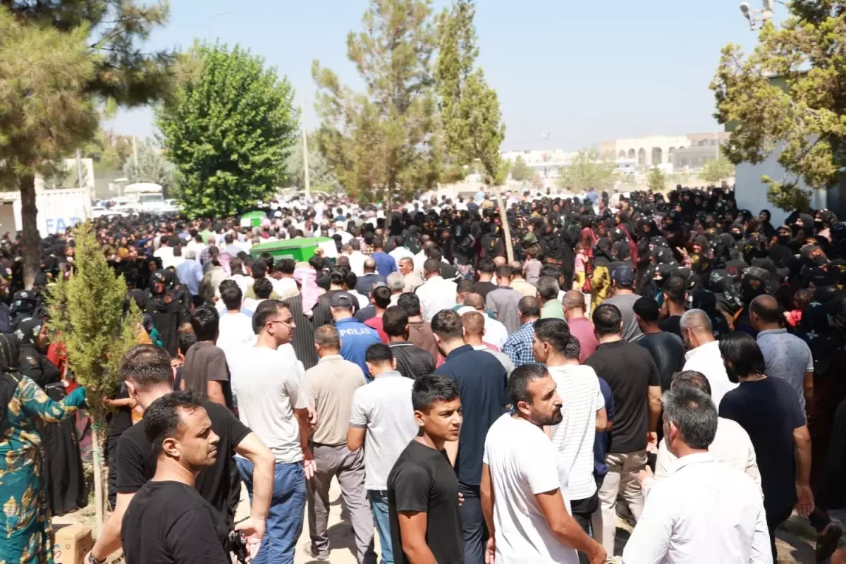 Sivas'ta Minibüs Kazasında Hayatını Kaybeden Fındık İşçileri Şanlıurfa'da Defnedildi