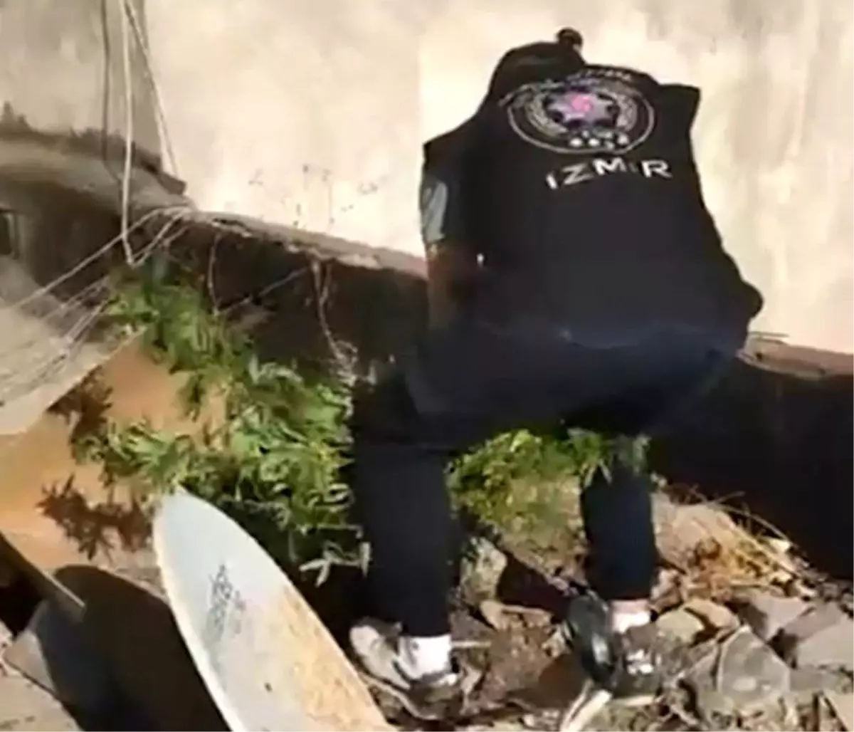 İzmir'de Tarihi Kemeraltı'nda Uyuşturucu Operasyonu