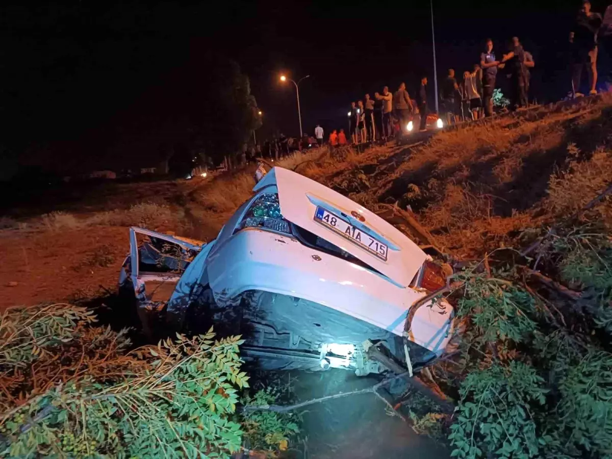 Osmaniye'de Kontrolden Çıkan Otomobil Tarlaya Uçtu: 1 Ölü, 1 Ağır Yaralı