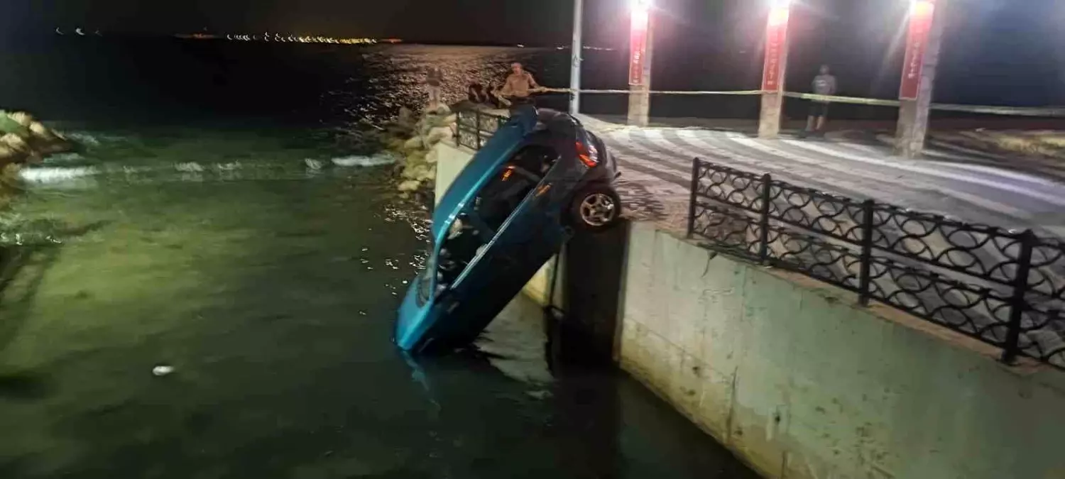 Tekirdağ'da Direksiyon Hatası: Araç Su Kanalına Düşmek Üzere Asılı Kaldı