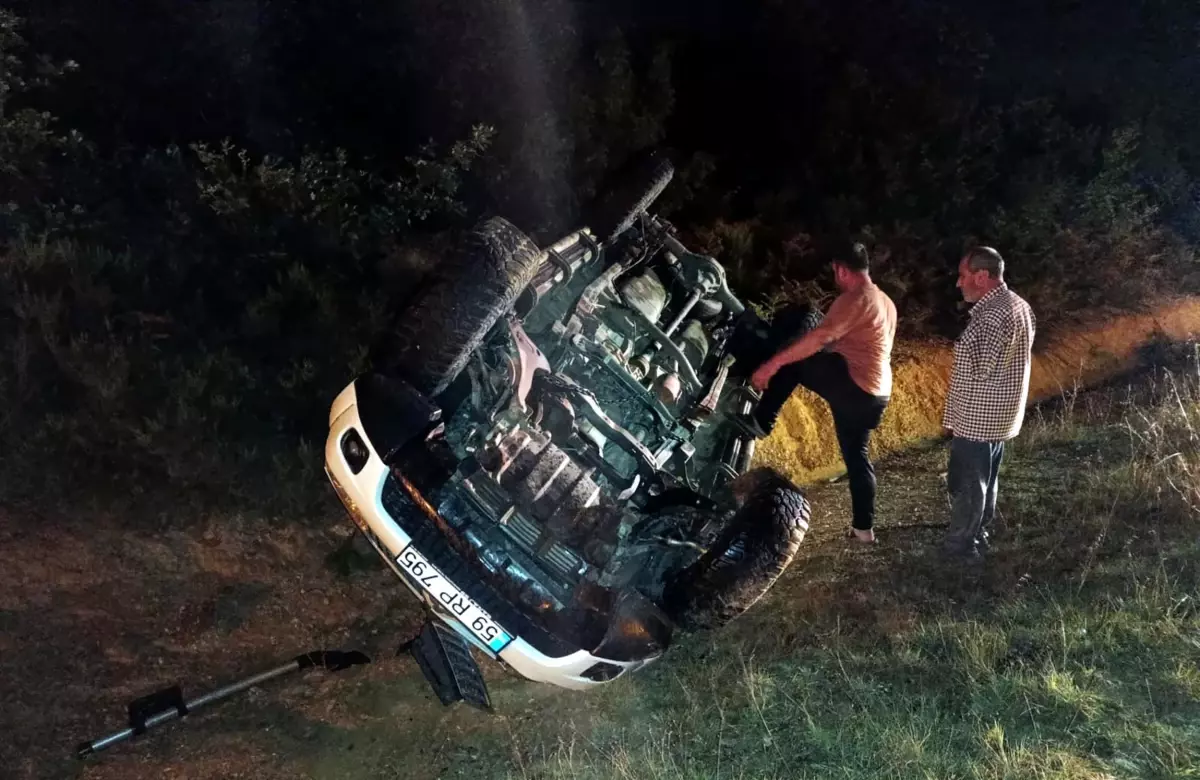 Tekirdağ'da Kamyonet Takla Attı, 2 Yaralı