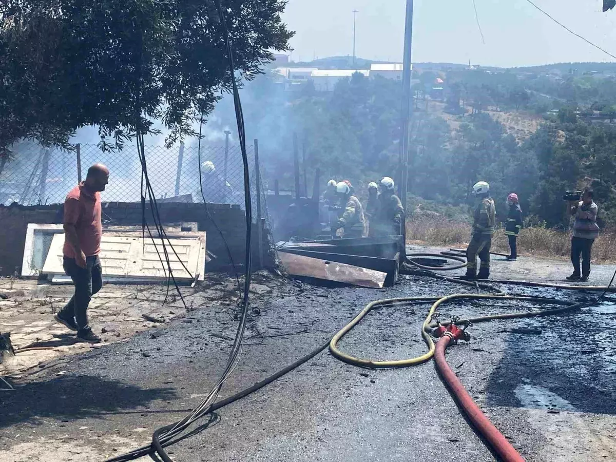 Ümraniye'de Kömürlüğünde Yangın Çıktı