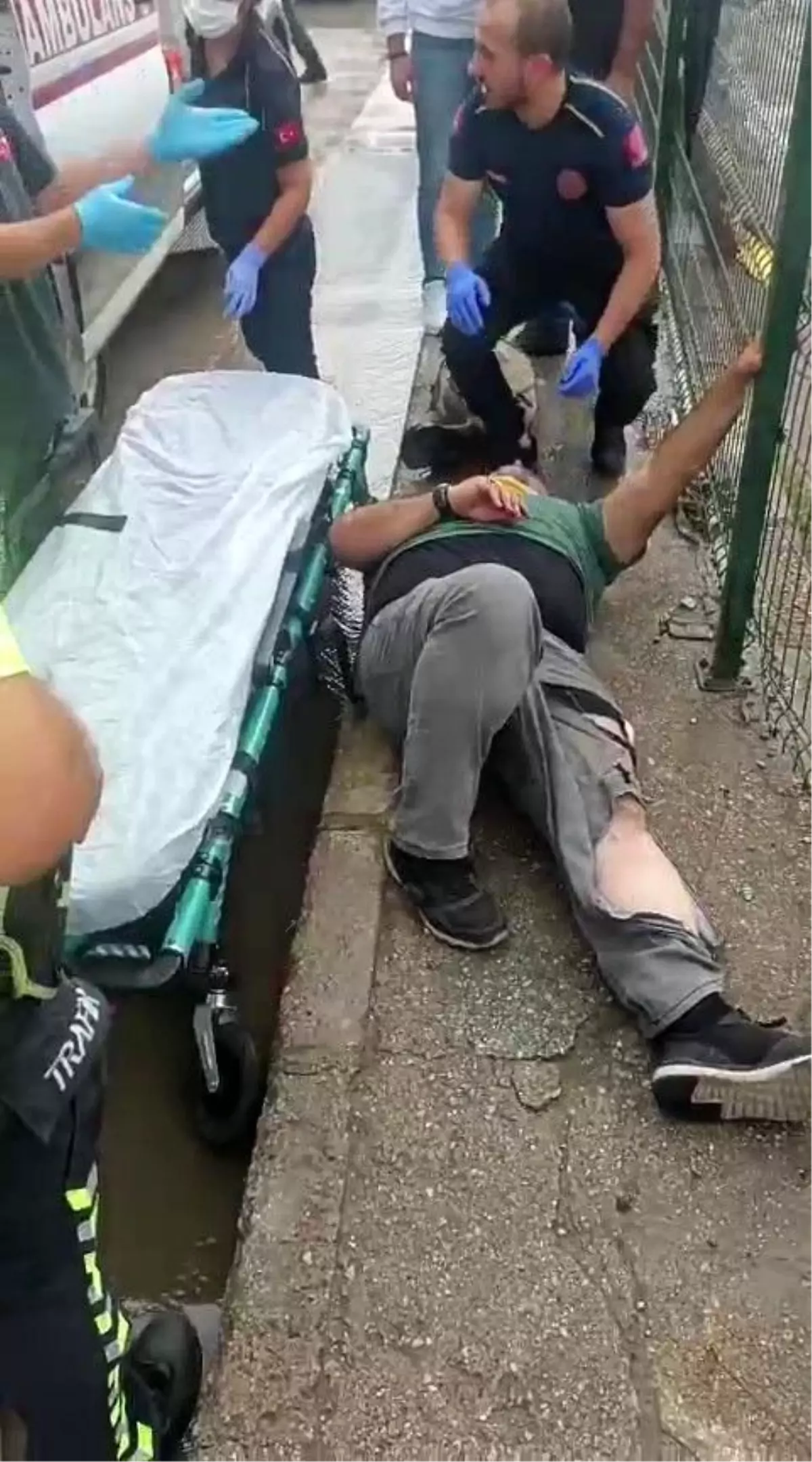 Kocaeli'nde Yaya ve İki Otomobilin Karıştığı Kaza: İki Yaralı