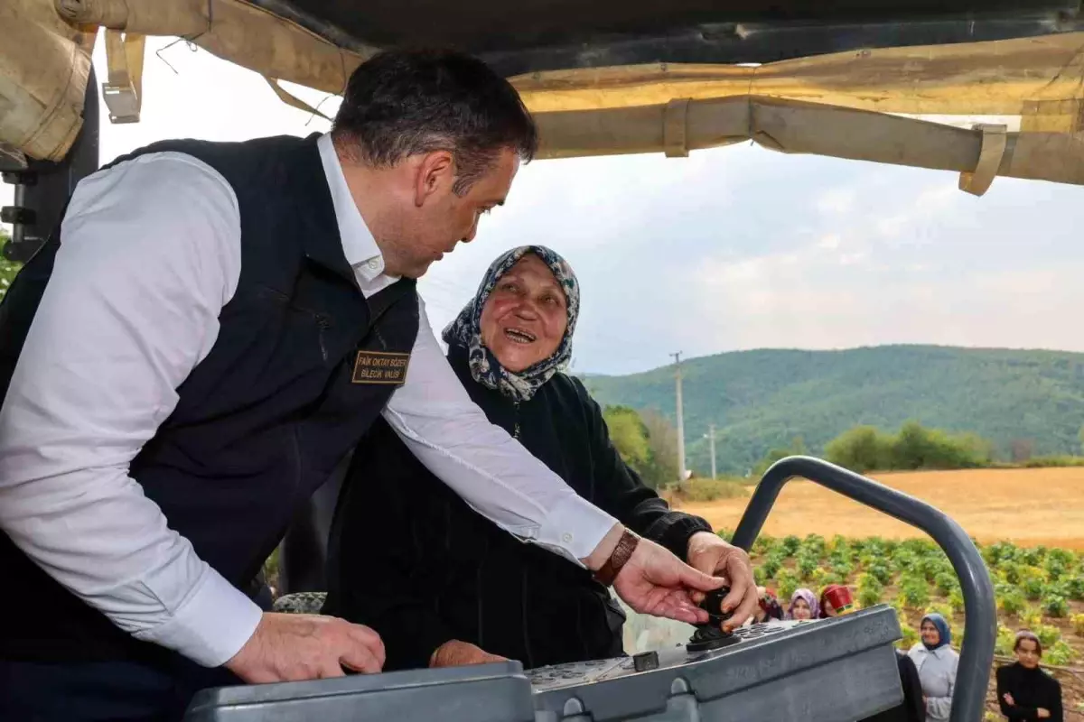 Bilecik Valisi, İkizce Köyü'nde Asfalt Çalışmalarını İnceledi