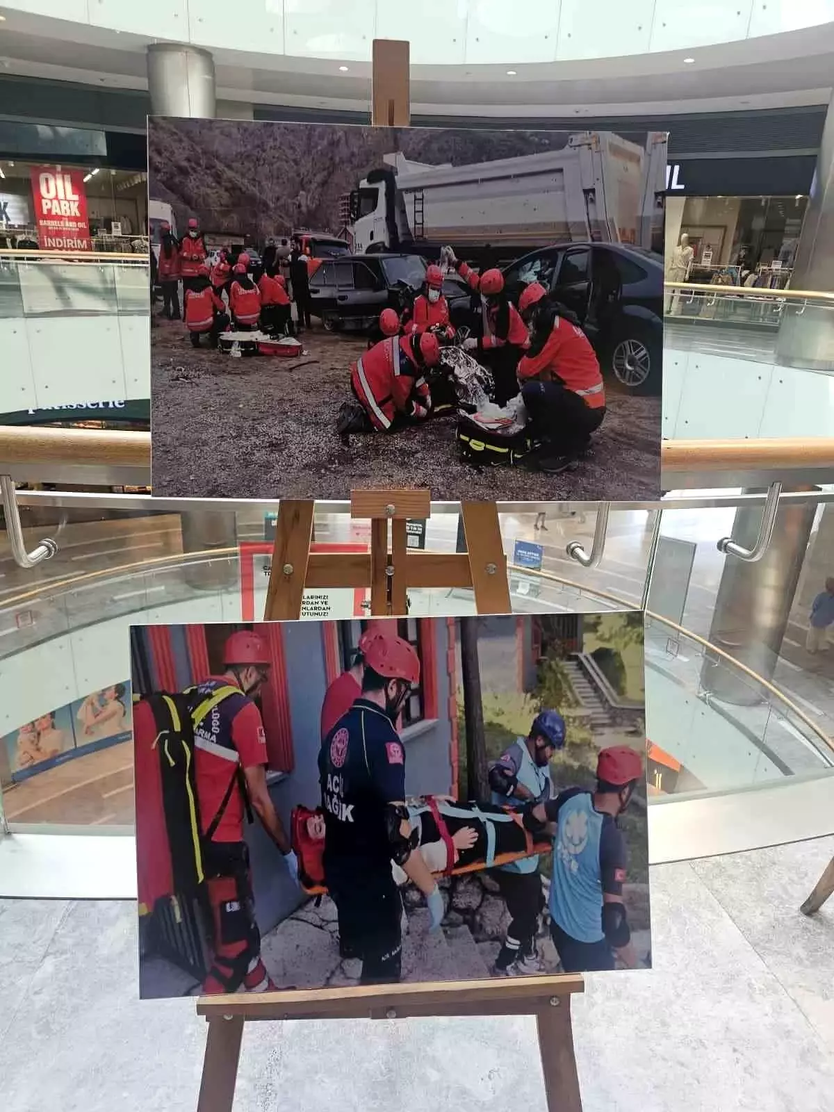 Afyonkarahisar'da Afetlerde UMKE Fotoğraf Sergisi İlgi Gördü