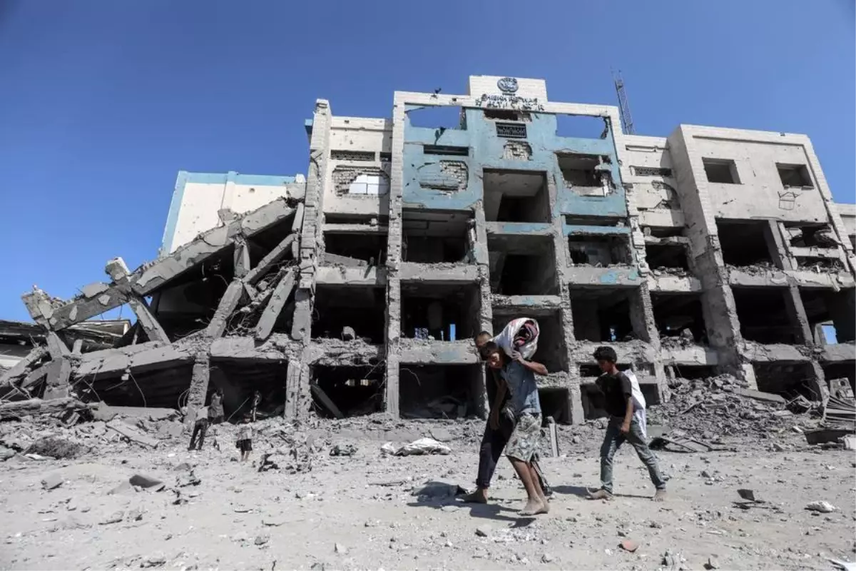 İsrail'in Gazze'deki Hava Saldırısında 27 Filistinli Hayatını Kaybetti