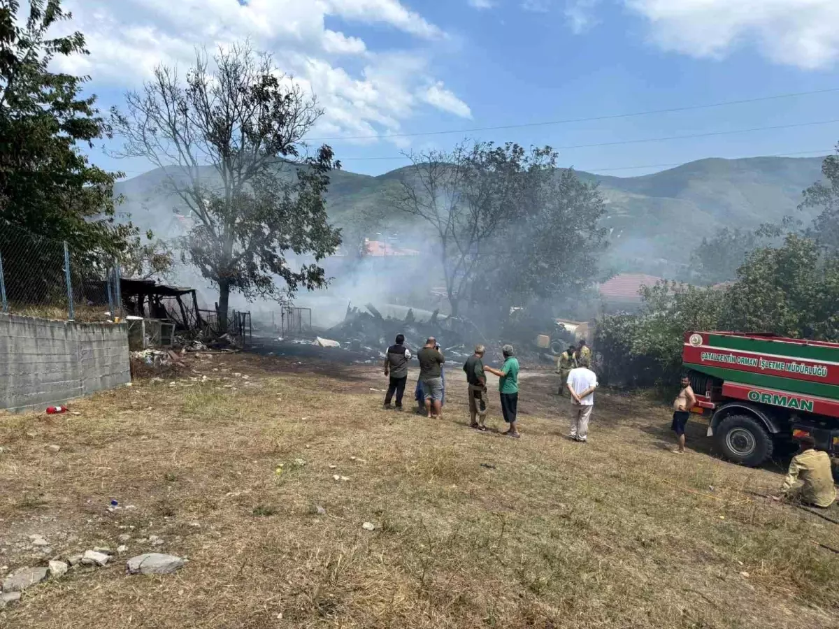 Kastamonu'da Yangın: Bir Ev ve Ambar Kullanılamaz Hale Geldi