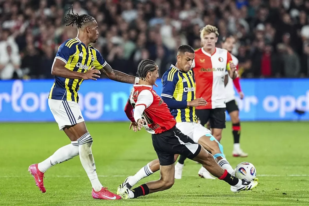 Atılan manşetleri görmeniz lazım! Bütün ülke Fenerbahçe'yi konuşuyor