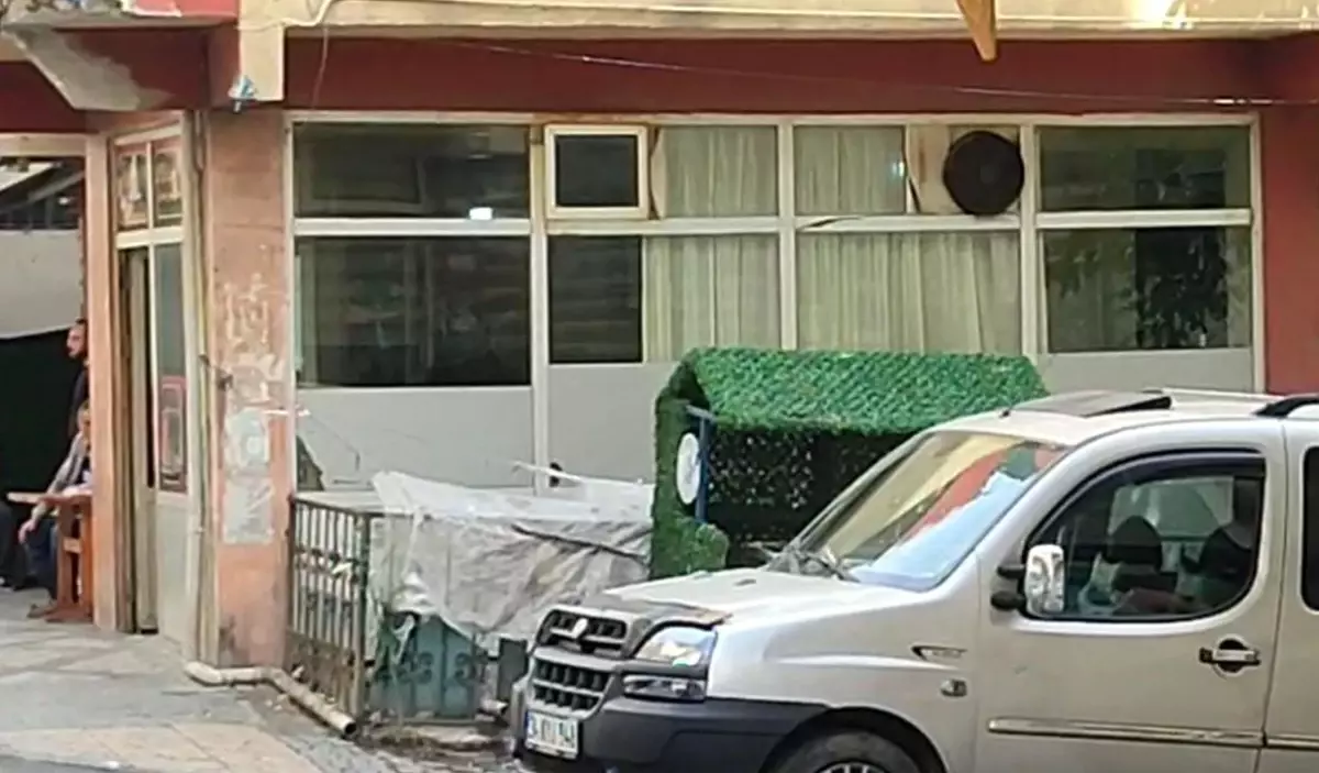 Bağcılar'da Kahvehaneye Silahlı Saldırı: 1 Yaralı