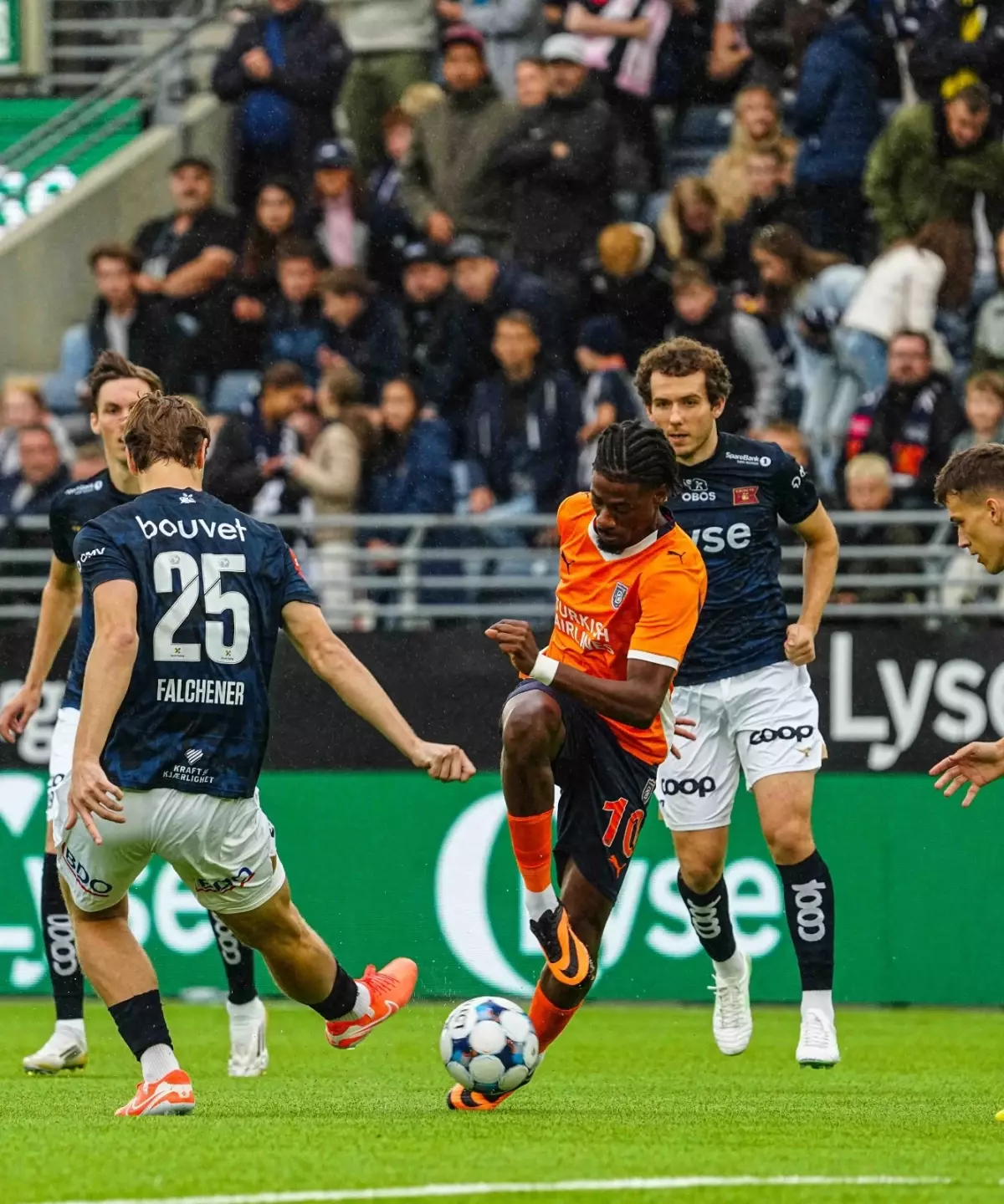 Başakşehir FK, Viking'i 3-1 Mağlup Ederek Avantaj Sağladı