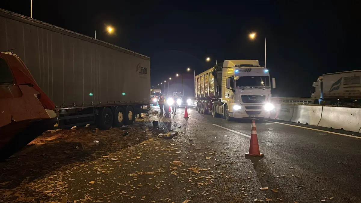 Bolu'da TIR Kazası: Ulaşım Aksadı