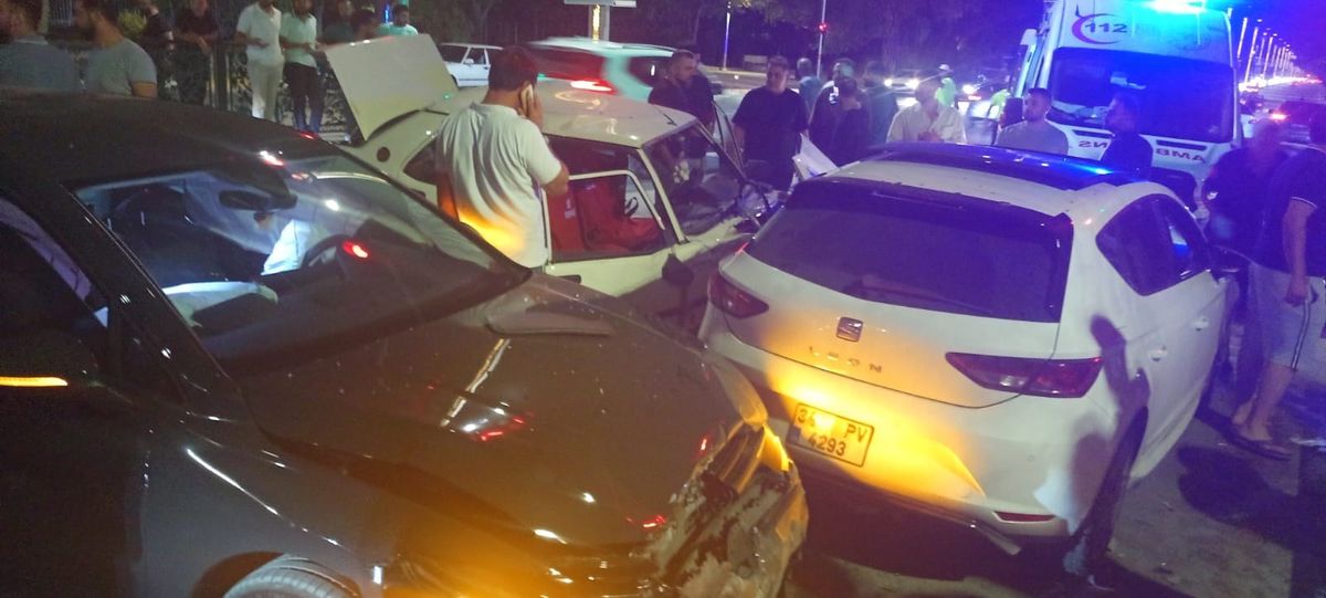 Elazığ'da Kontrolden Çıkan Otomobil 4 Kişiyi Yaraladı