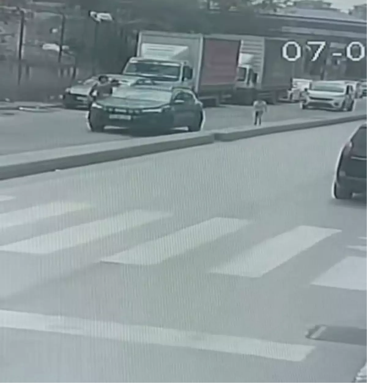Esenler'de Hafif Ticari Araç Kaza Yaptı