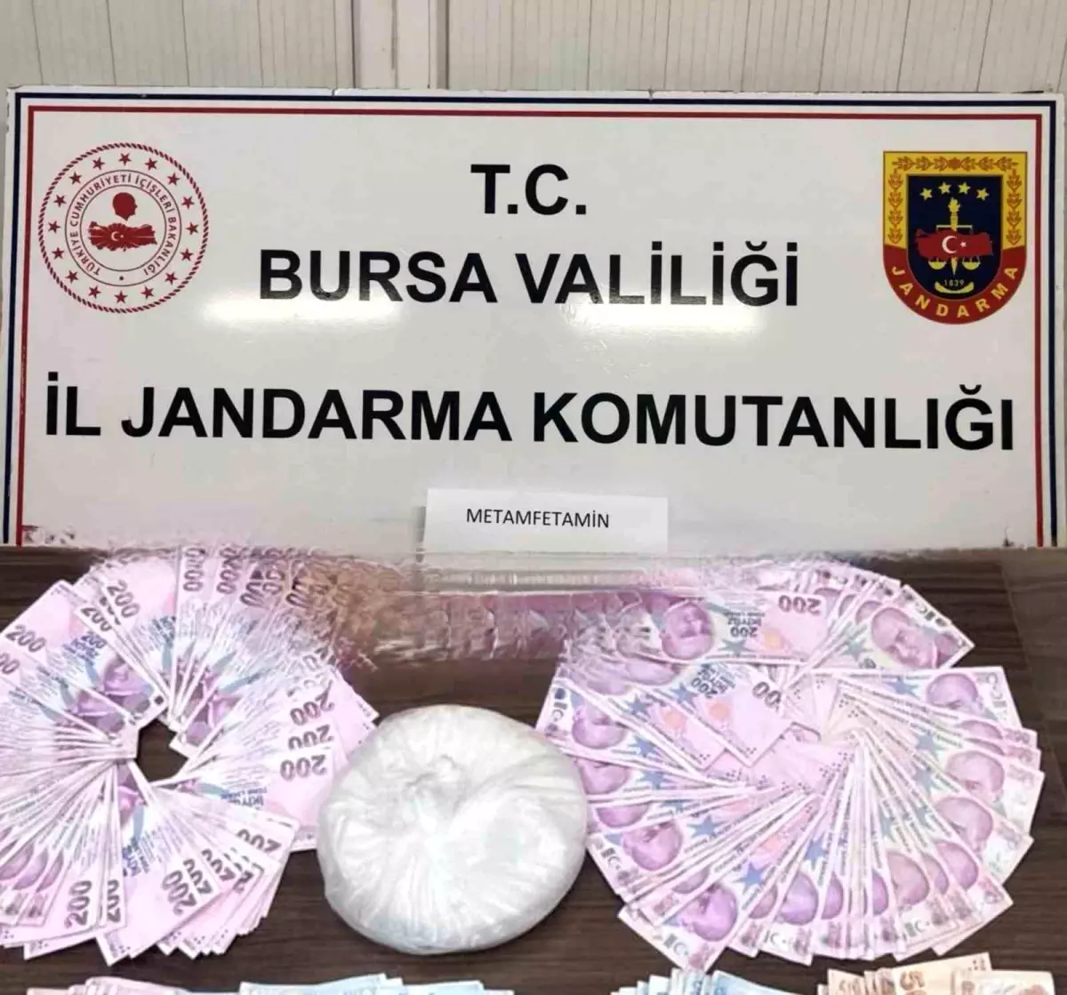 İnegöl'de Jandarma Operasyonu: Kenevir ve Metanfetamin Ele Geçirildi