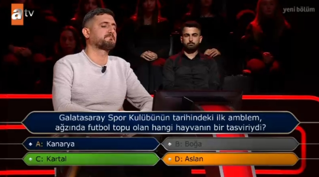 Galatasaray Spor Kulübünün tarihindeki ilk amblem, ağzında futbol topu olan hangi hayvanın bir tasviriydi?