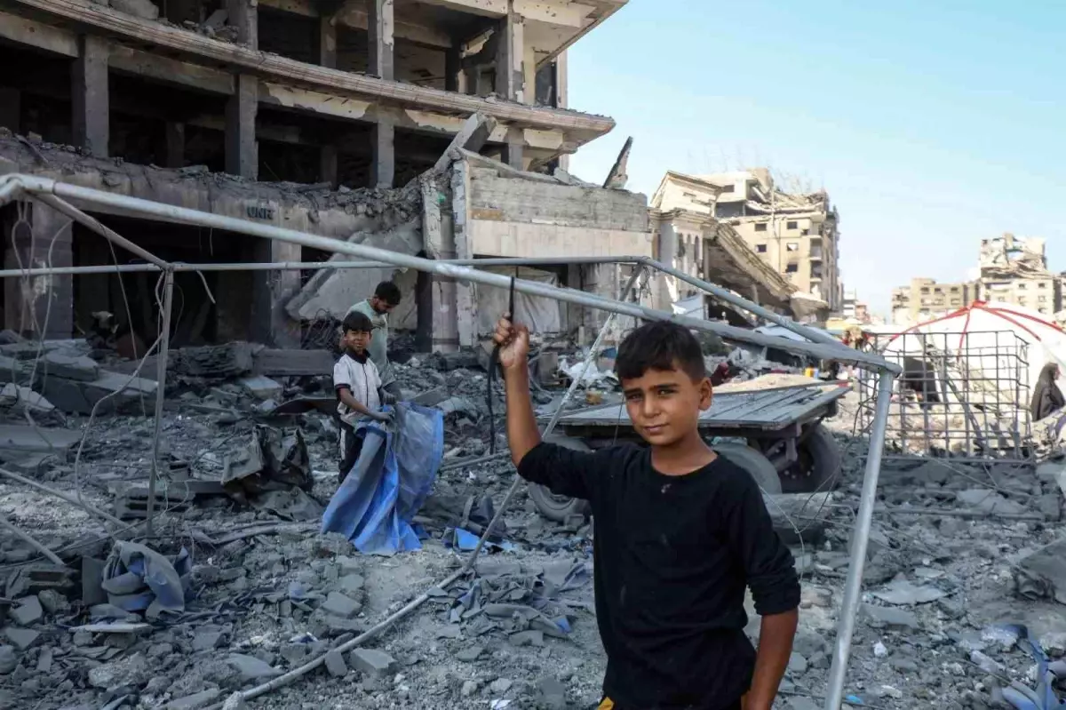 İsrail'in Gazze Saldırılarında Can Kaybı 61 Bini Geçti