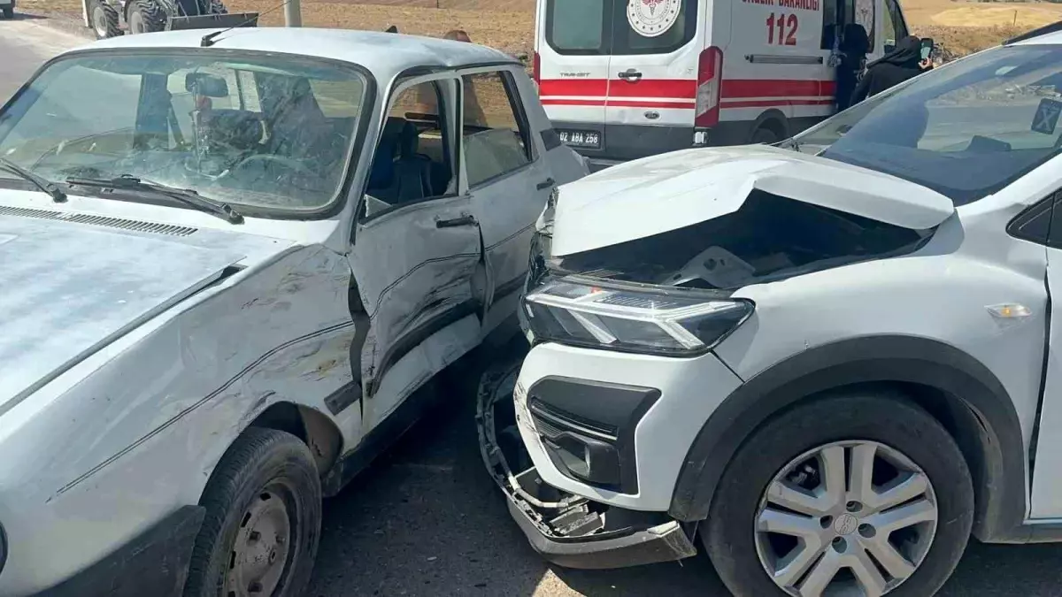 Adıyaman'da Trafik Kazası: 5 Yaralı