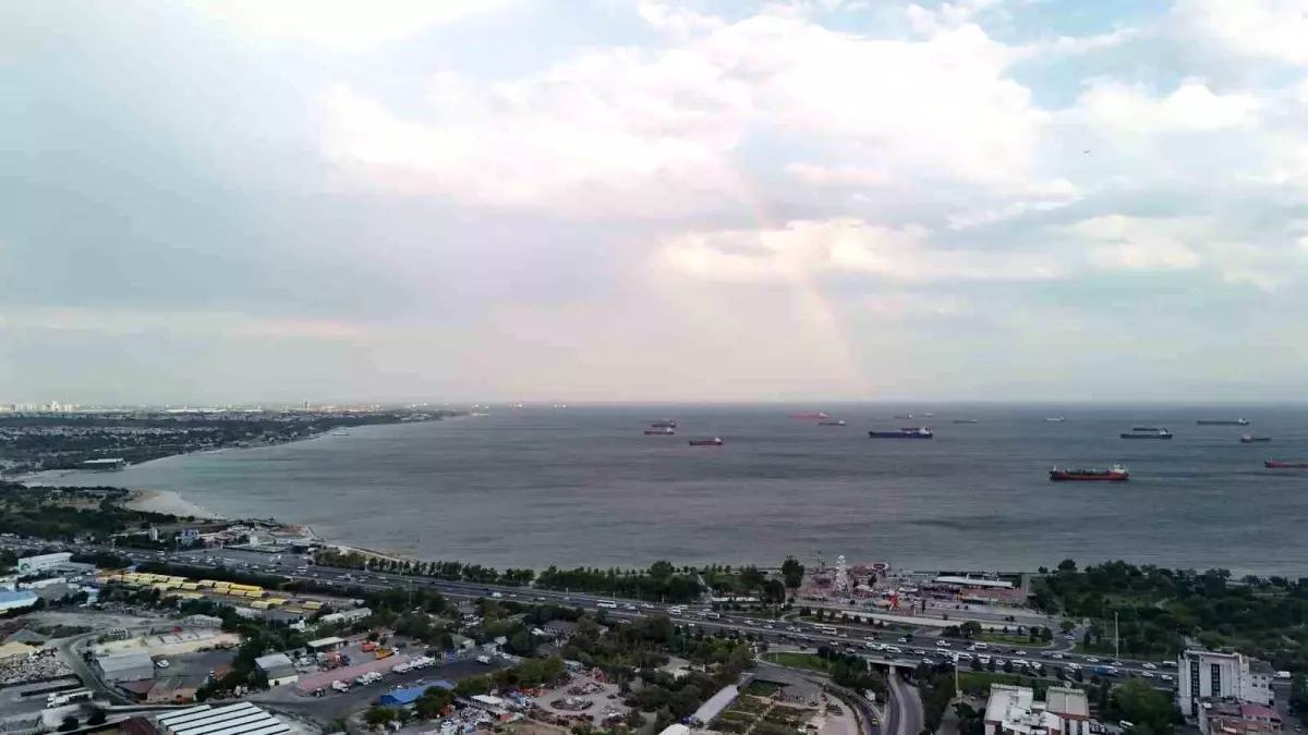 İstanbul'da Fırtına ve Yağış Beraberinde Gökkuşağı Görüntüleri