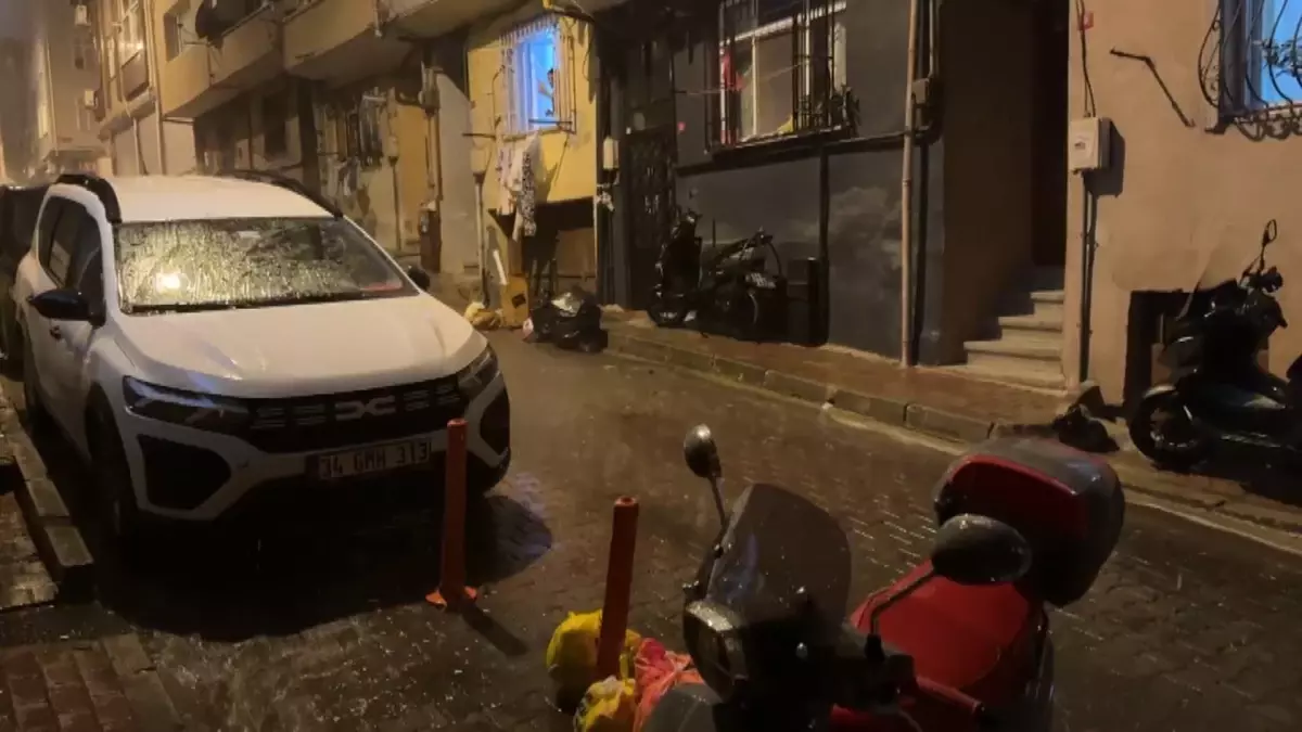 İstanbul'da Sağanak Yağış Etkili Oldu