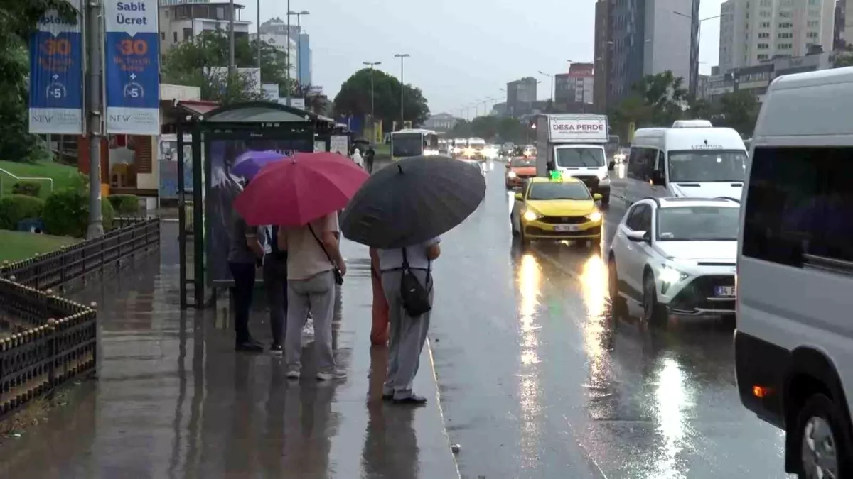 İstanbul'da Sağanak Yağış Etkili Oluyor