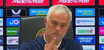 Jose Mourinho'dan basın toplantısına damga vuran hareket