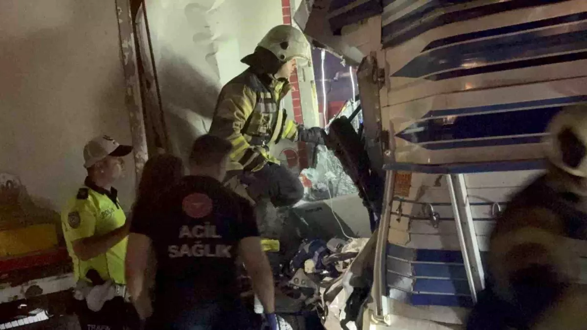 Kocaeli'de Zincirleme Trafik Kazası: Bir Kişi Hayatını Kaybetti