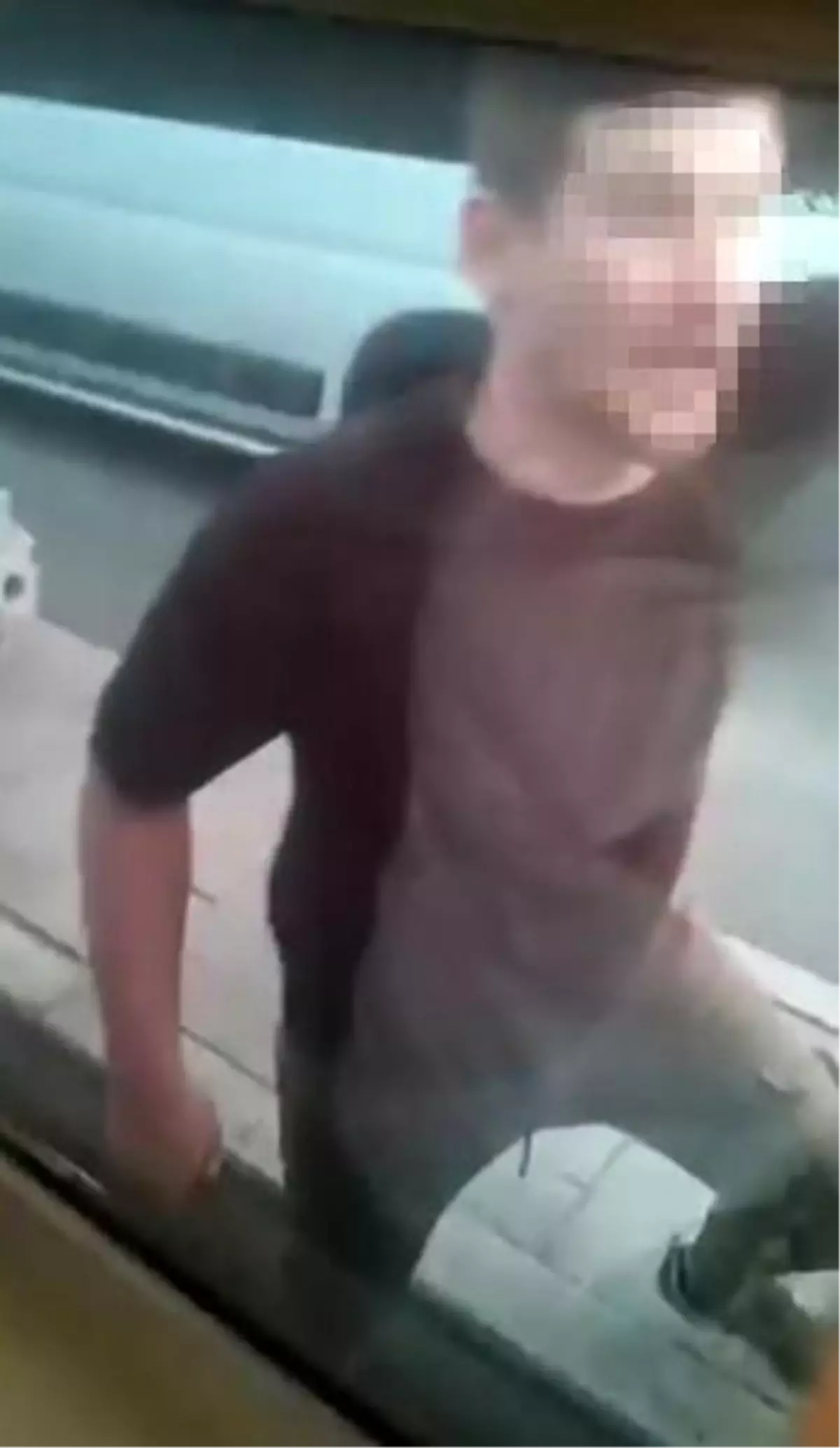 İzmir'de Servis Şoförüne Bıçakla Saldıran Şahıs Gözaltına Alındı