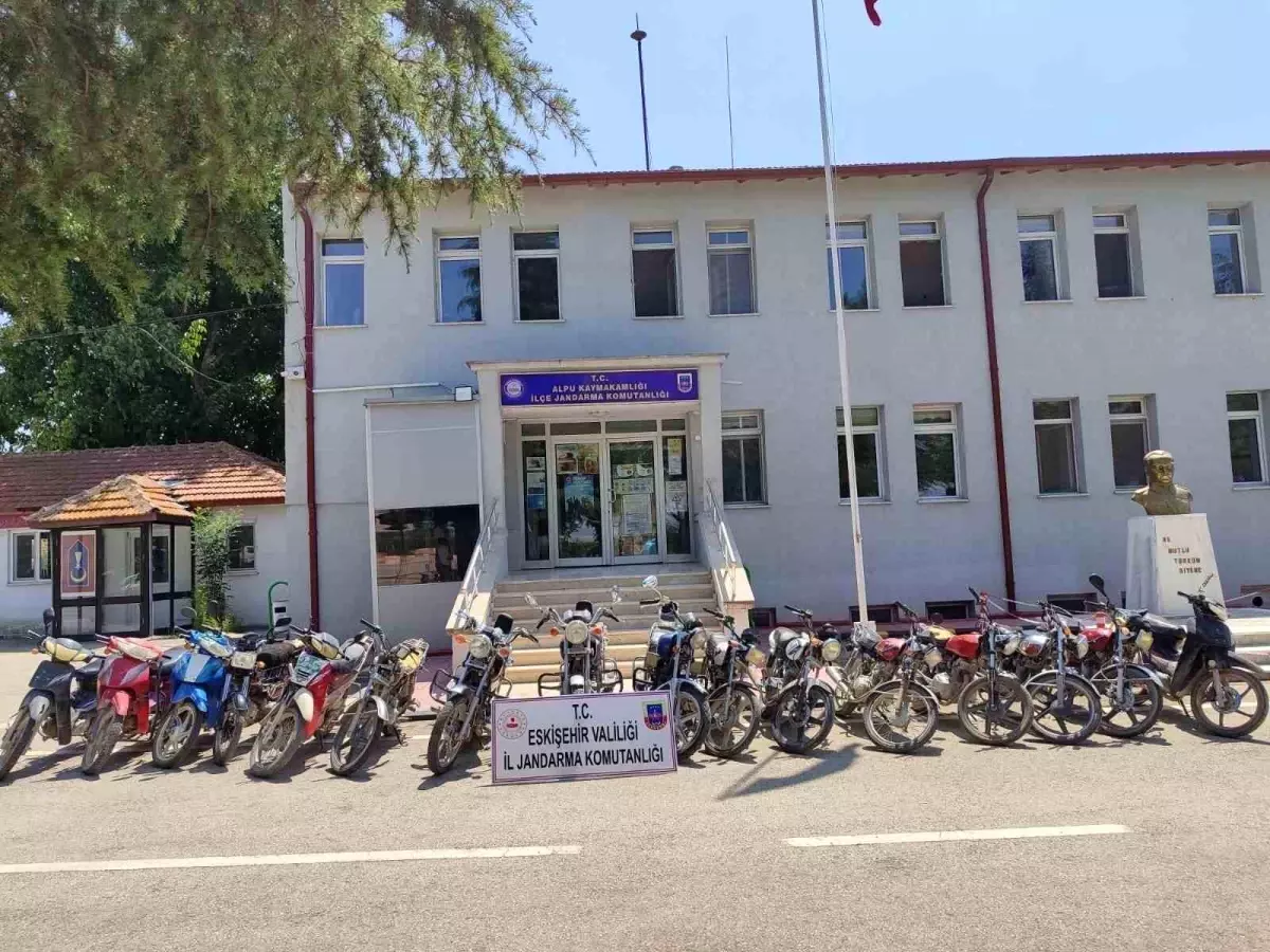 Eskişehir'de Jandarmadan Motosiklet Operasyonu: 16 Şüpheli Yakalandı
